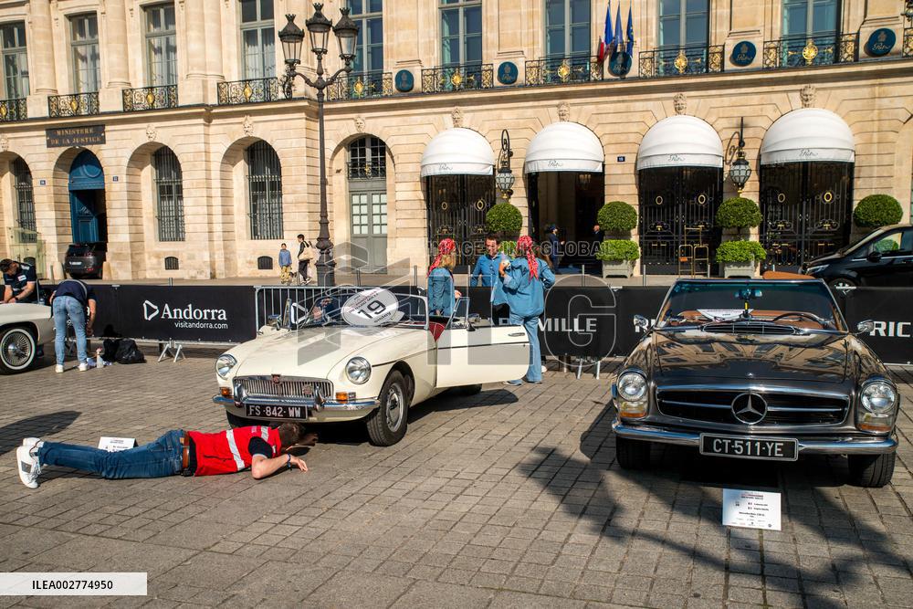 Final preparations before departure of Rallye des Princesses - Paris