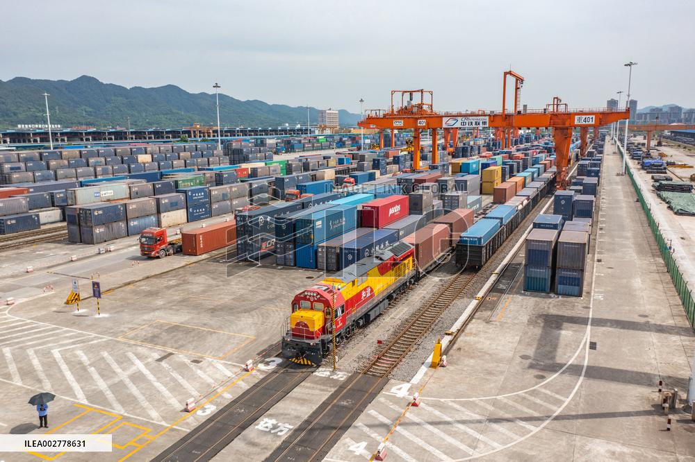 Xinhua Headlines: Expanding China-Europe freight train service boosts trade, prosperity