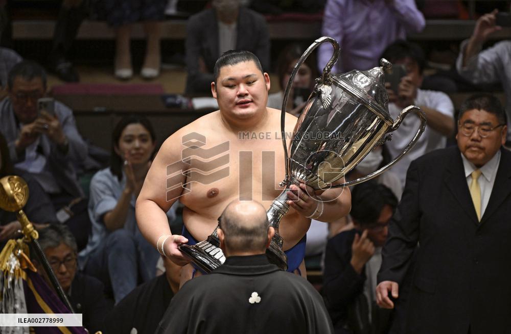 Sumo: Summer tournament