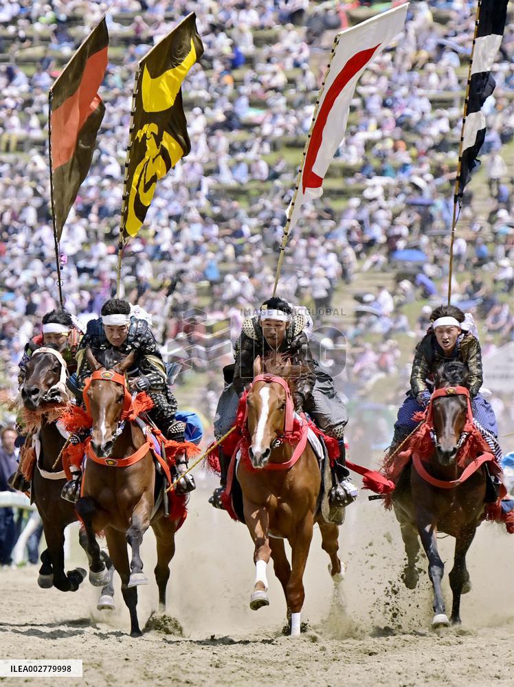 Armored warriors compete in horse race