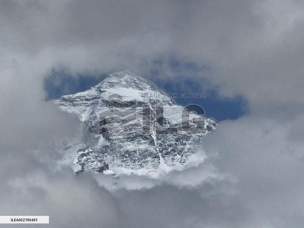 (InXizang)CHINA-XIZANG-MT. QOMOLANGMA-TOURISM SEASON (CN)