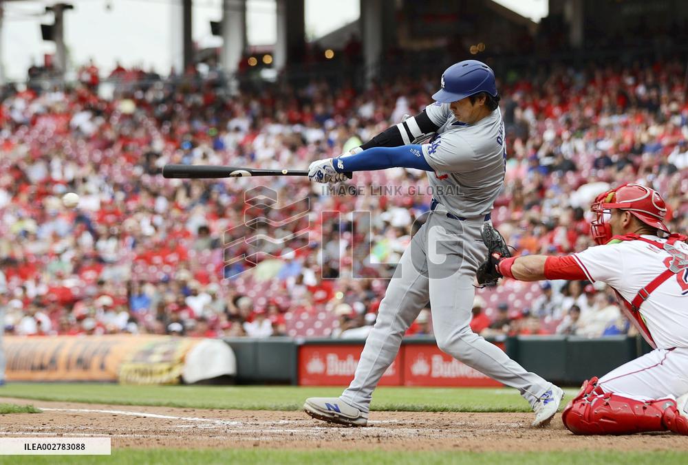 Baseball: Dodgers vs. Reds