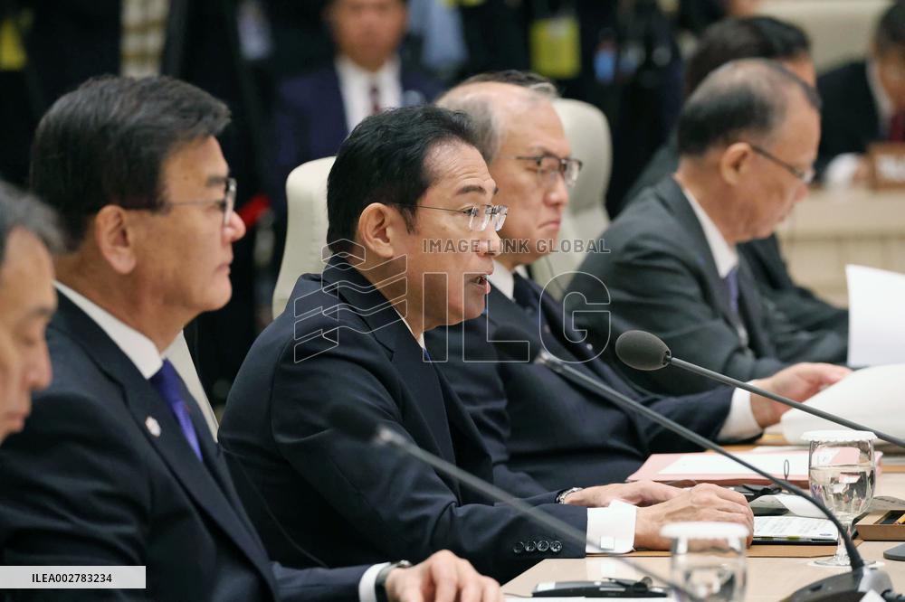 Trilateral summit in Seoul