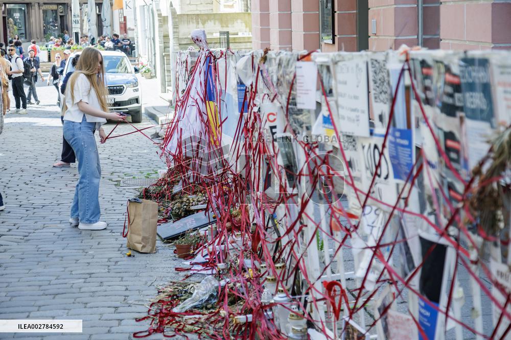 Ukrainian students unveil art installation outside Russian Embassy