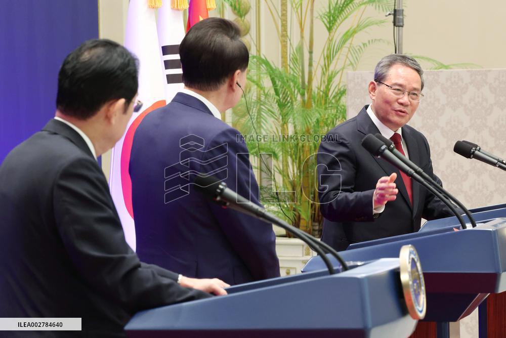 Trilateral summit in Seoul