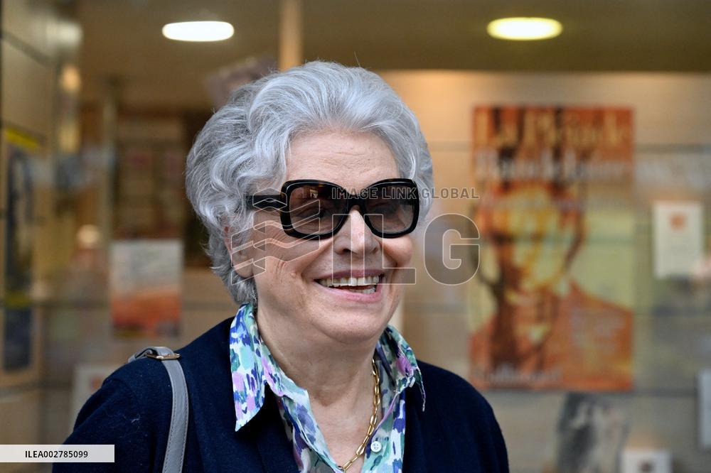 Francoise Chandernagor Signs Her Book - Strasbourg