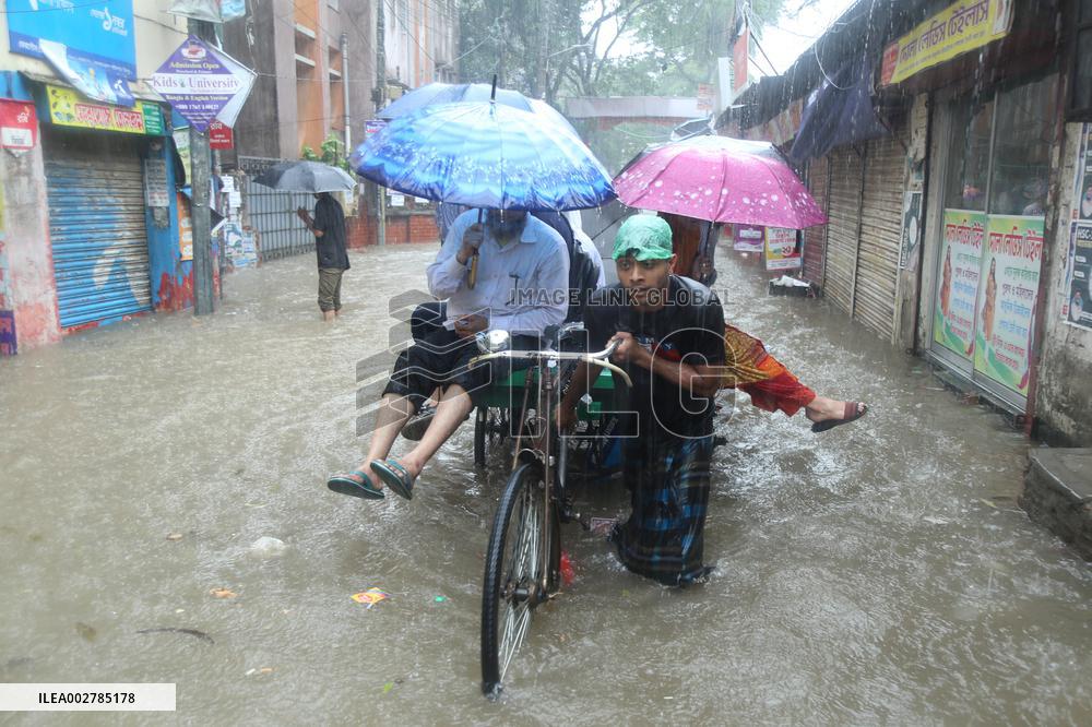 BANGLADESH-DHAKA-CYCLONE-REMAL