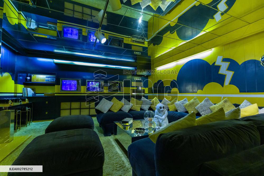 Illustration - Graceland