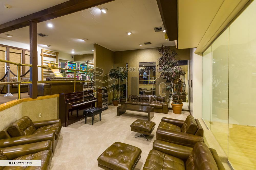 Illustration - Graceland