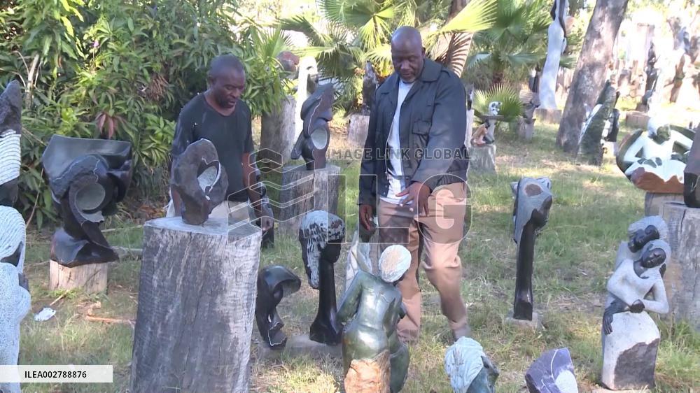 Zimbabwean sculptors working to keep stone carving flourishing