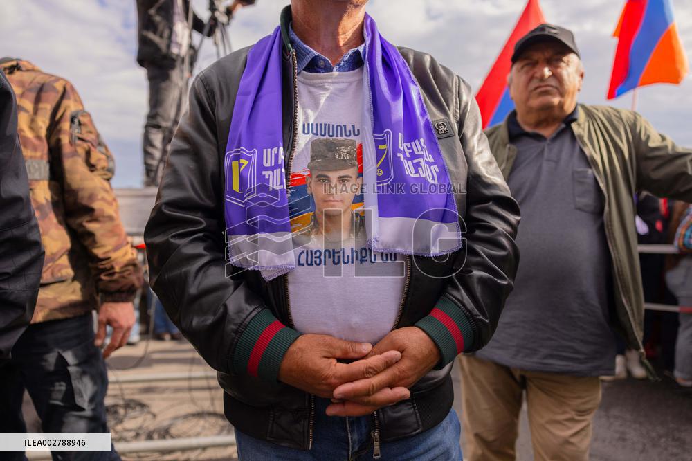 Thousands Rally In Protest At Azerbaijan Land Transfer - Yerevan