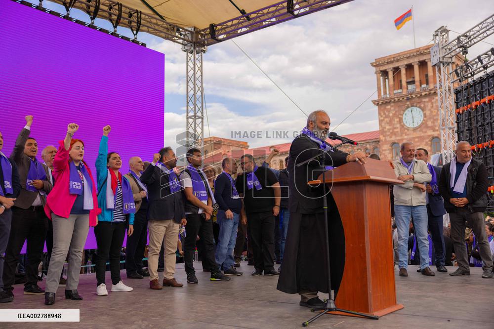Thousands Rally In Protest At Azerbaijan Land Transfer - Yerevan