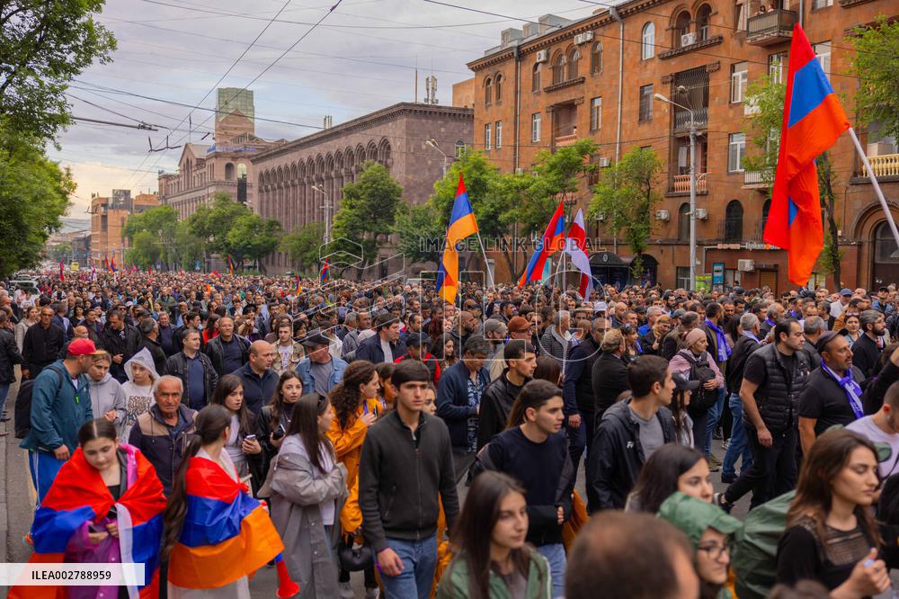Thousands Rally In Protest At Azerbaijan Land Transfer - Yerevan