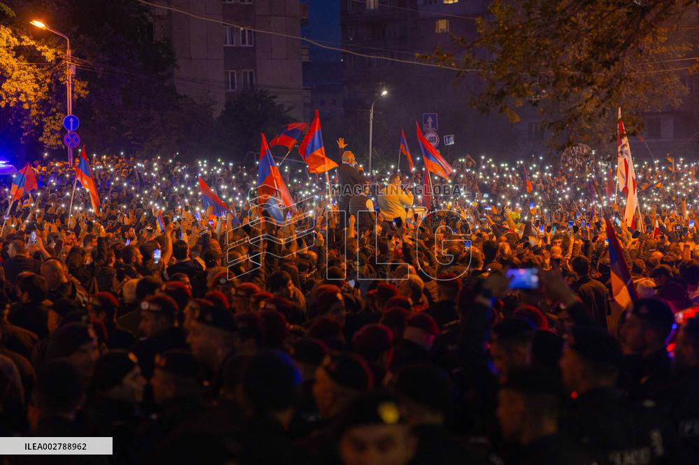 Thousands Rally In Protest At Azerbaijan Land Transfer - Yerevan
