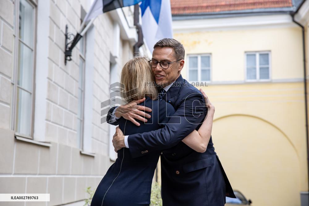 Finnish President Alexander Stubb arrives in Estonia