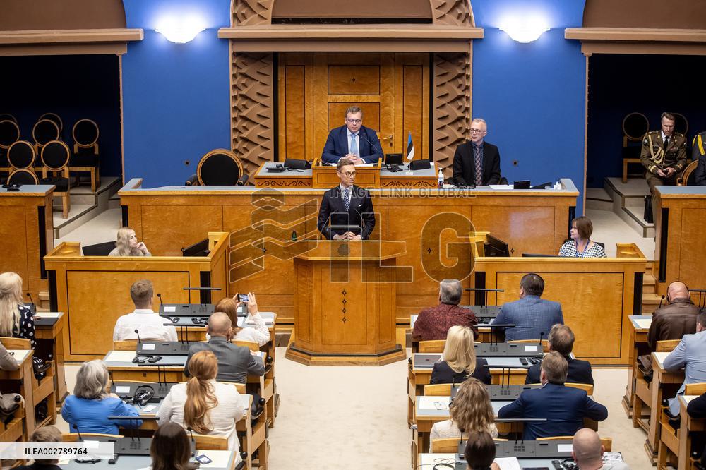 Finnish President Alexander Stubb arrives in Estonia