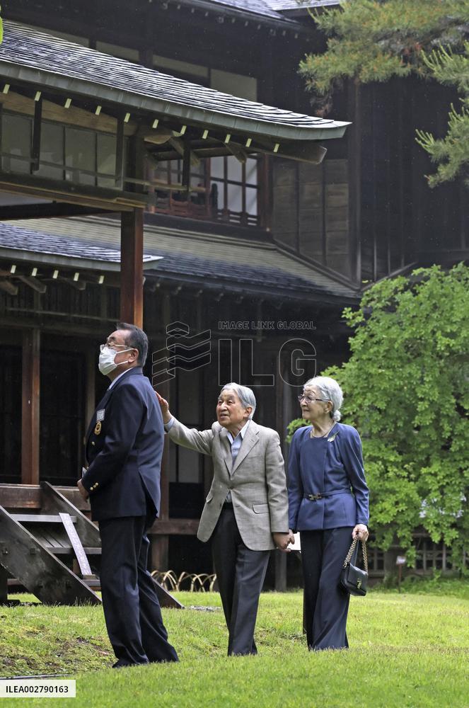 Former Japan emperor, empress in Nikko
