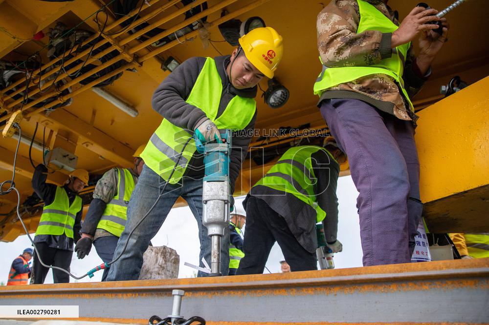 CHINA-HEILONGJIANG-HARBIN-YICHUN-RAILWAY-CONSTRUCTION (CN)