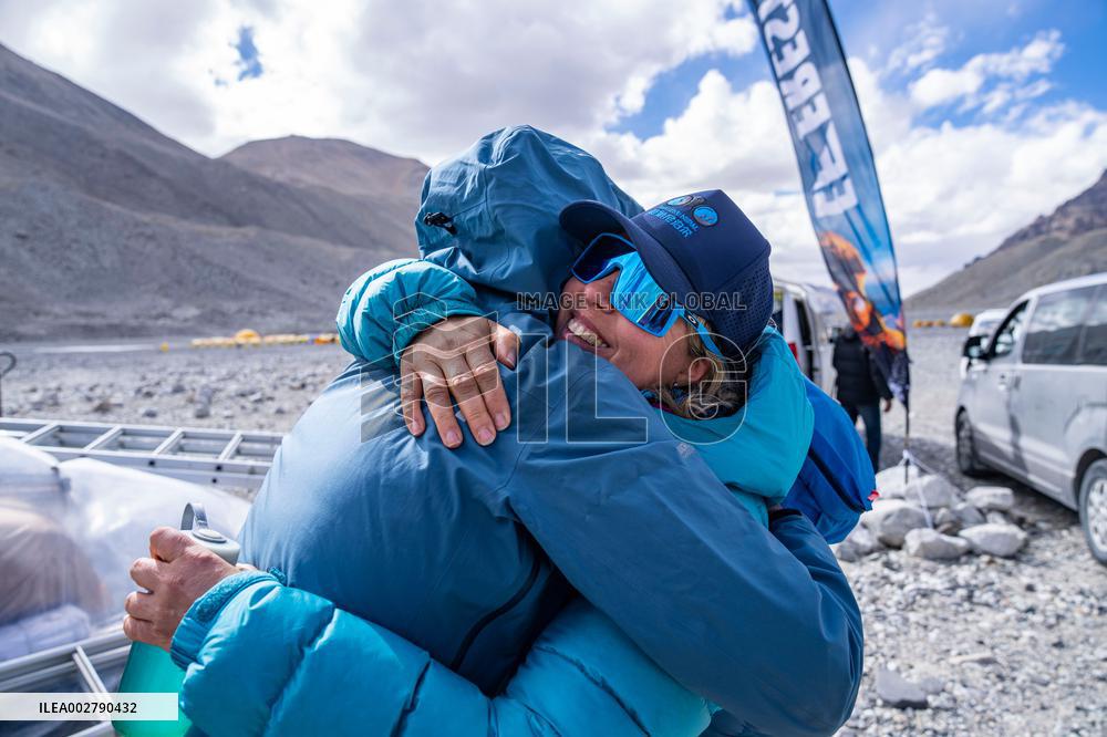 (SP)CHINA-XIZANG-LHASA-MT. QOMOLANGMA-CLIMBERS (CN)