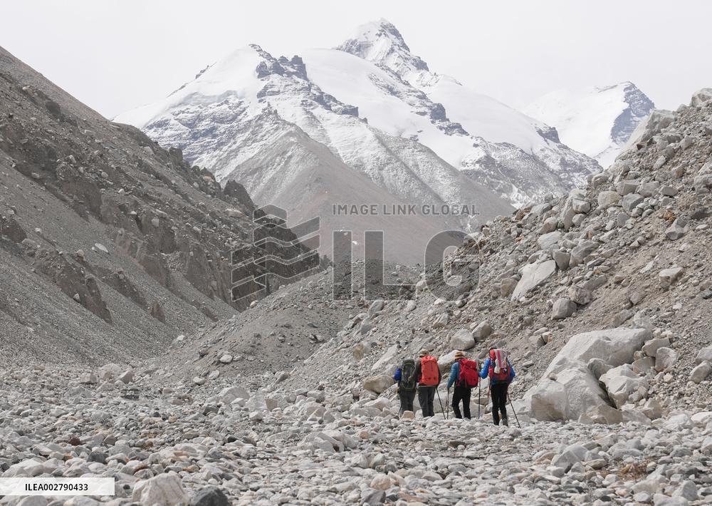 (SP)CHINA-XIZANG-LHASA-MT. QOMOLANGMA-CLIMBERS (CN)