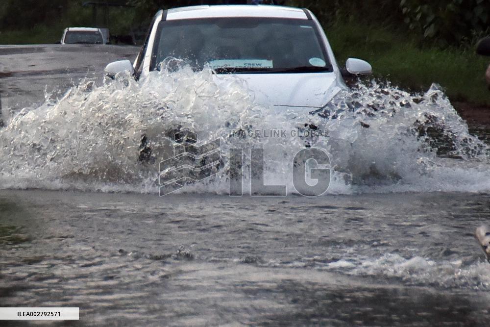 SRI LANKA-GAMPAHA-ADVERSE WEATHER CONDITIONS-RELIEF