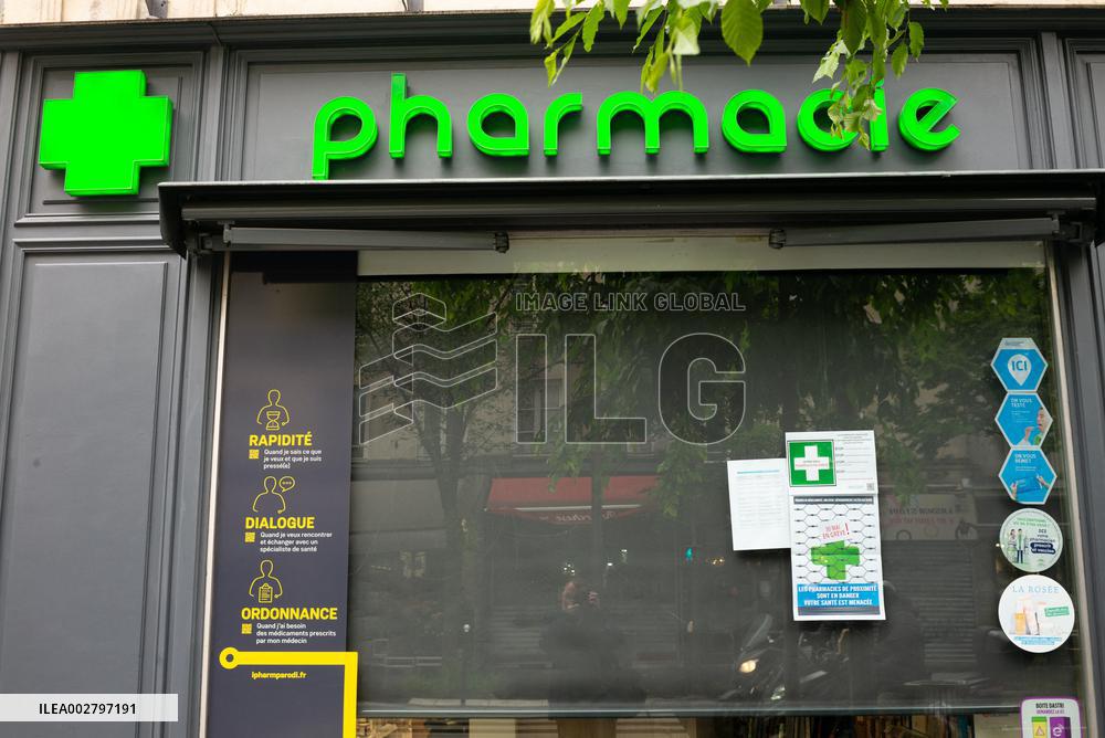 Pharmacists Strike Over Pay And Drug Shortages - Paris