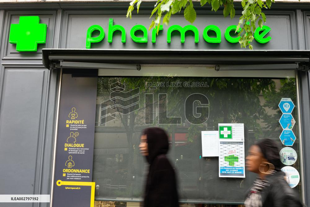 Pharmacists Strike Over Pay And Drug Shortages - Paris