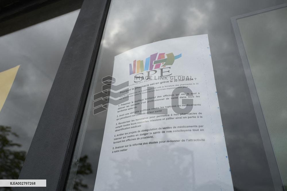 Pharmacists Strike Over Pay And Drug Shortages - Essonne