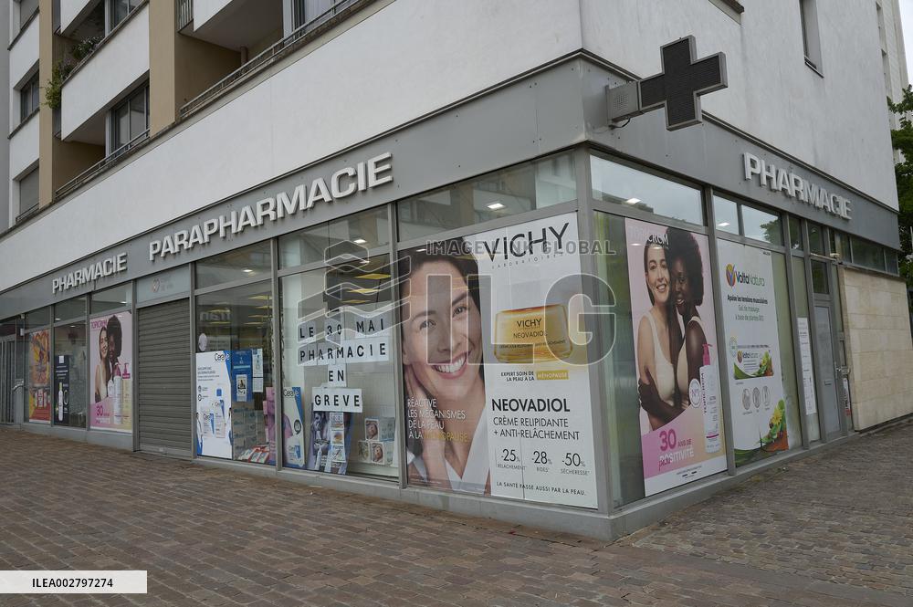 Pharmacists Strike Over Pay And Drug Shortages - Essonne