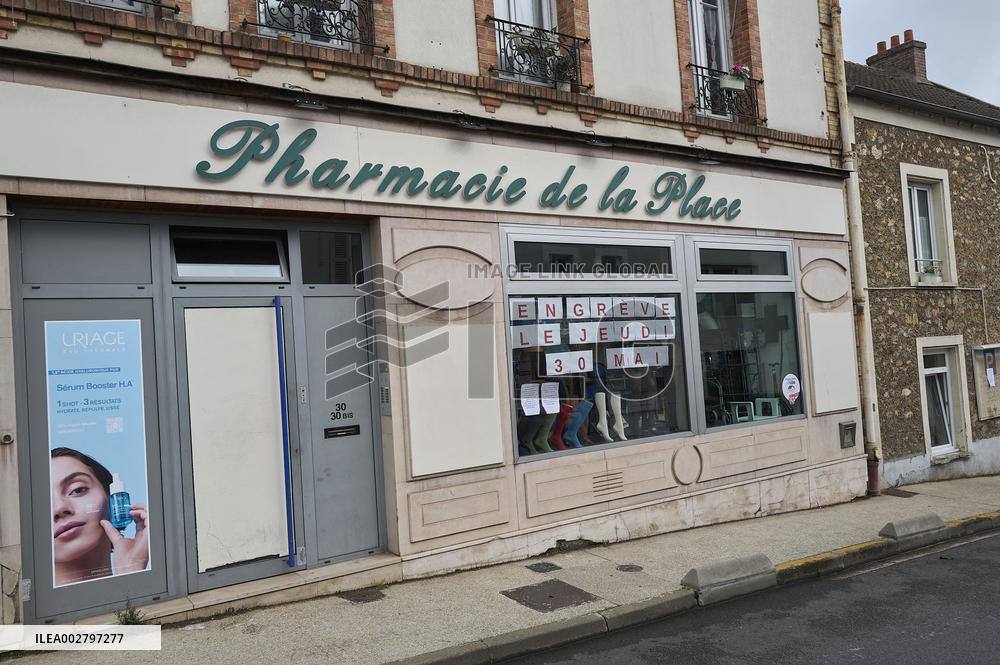 Pharmacists Strike Over Pay And Drug Shortages - Essonne