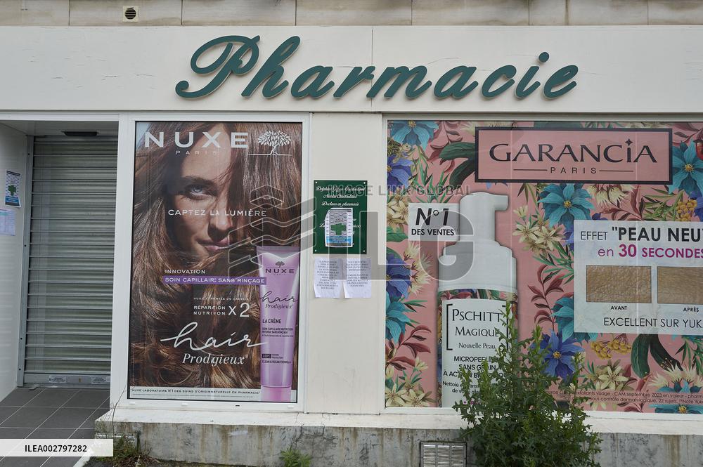 Pharmacists Strike Over Pay And Drug Shortages - Essonne