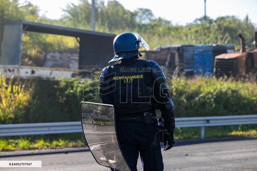 Gendarmes Clear A Roadblock - New Caledonia