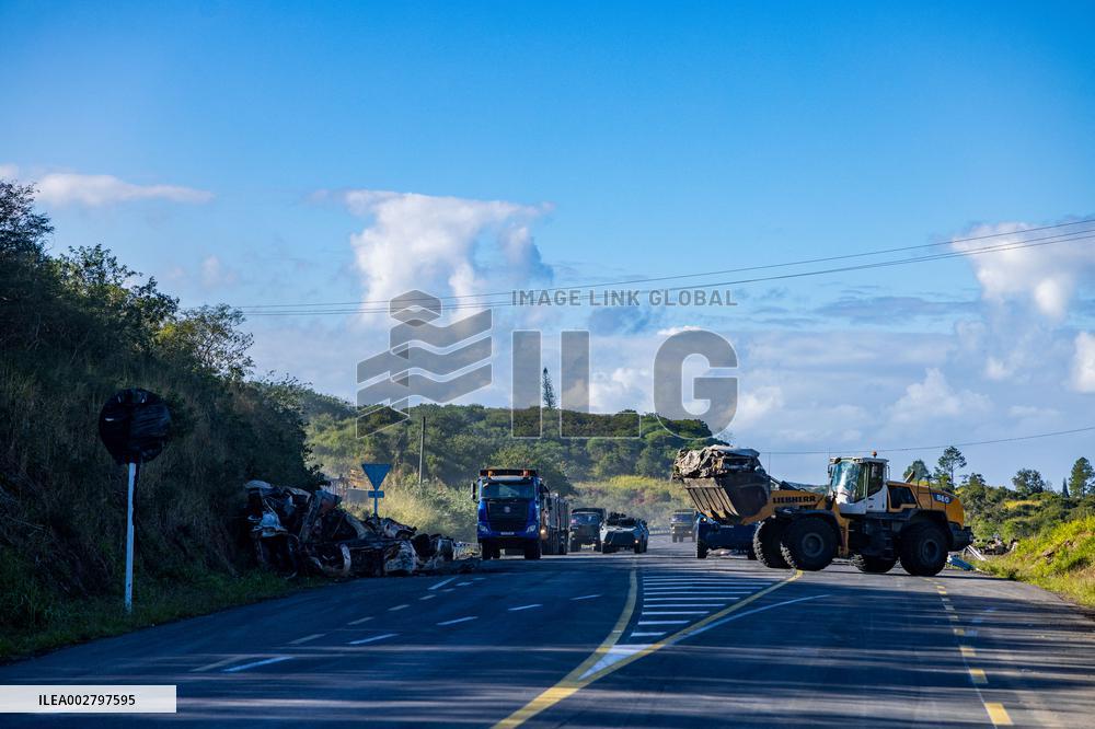 Gendarmes Clear A Roadblock - New Caledonia