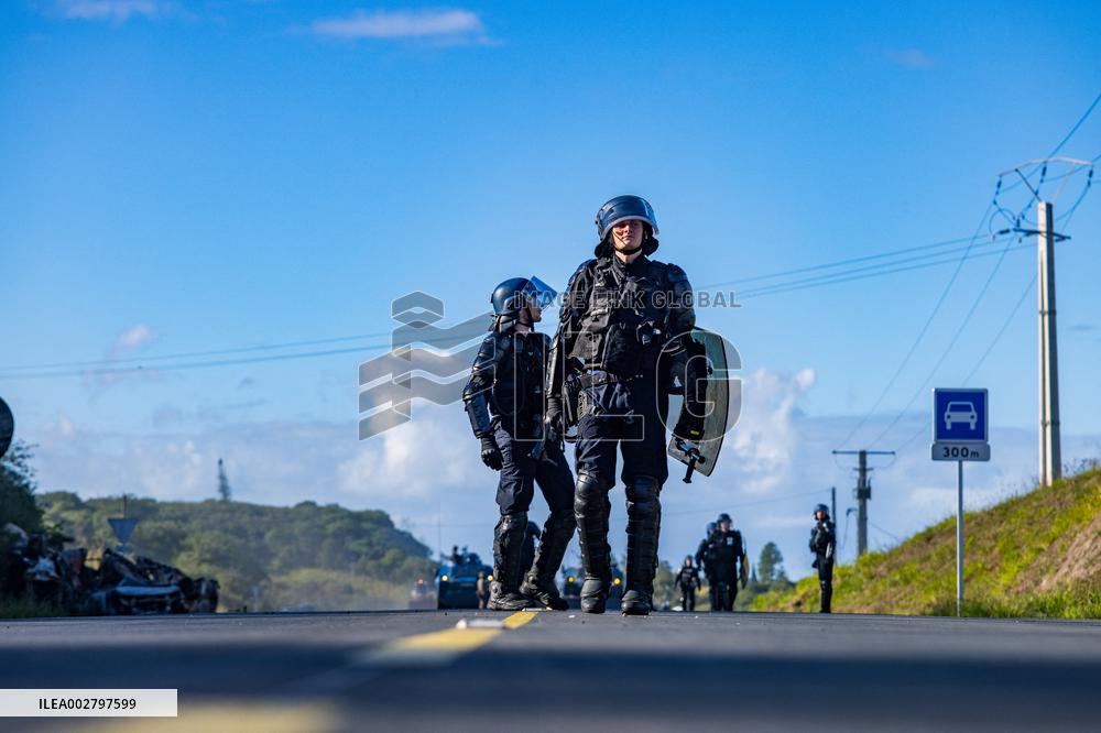 Gendarmes Clear A Roadblock - New Caledonia