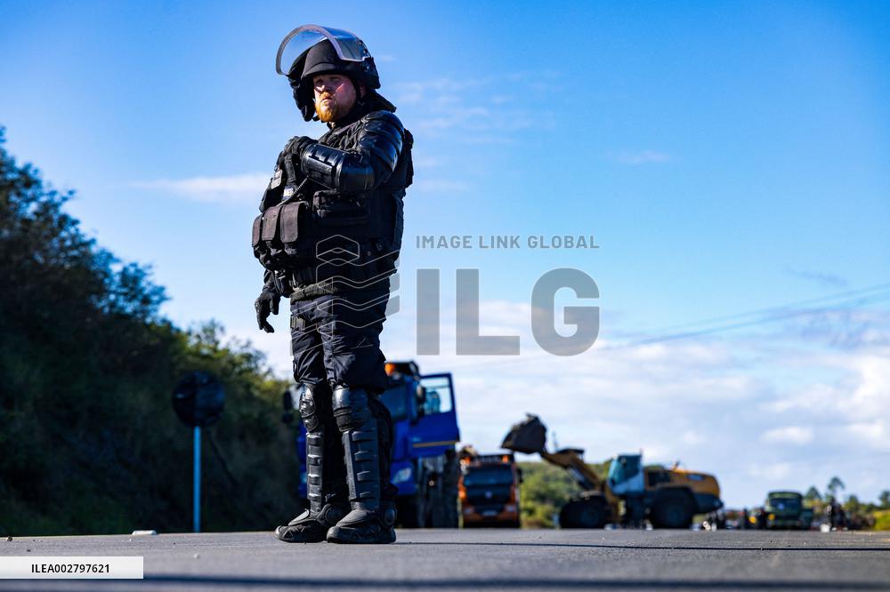 Gendarmes Clear A Roadblock - New Caledonia
