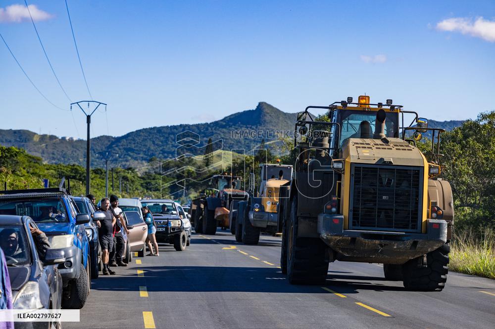 Gendarmes Clear A Roadblock - New Caledonia