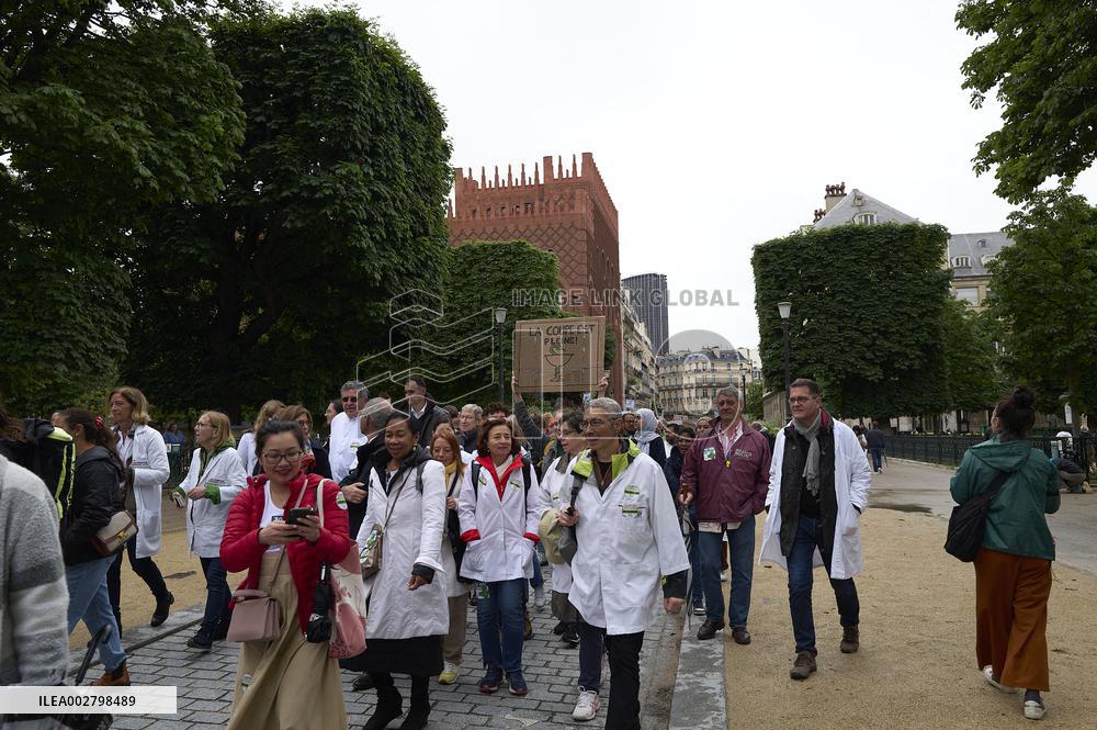 Demonstration Of Pharmacists Strike - Paris