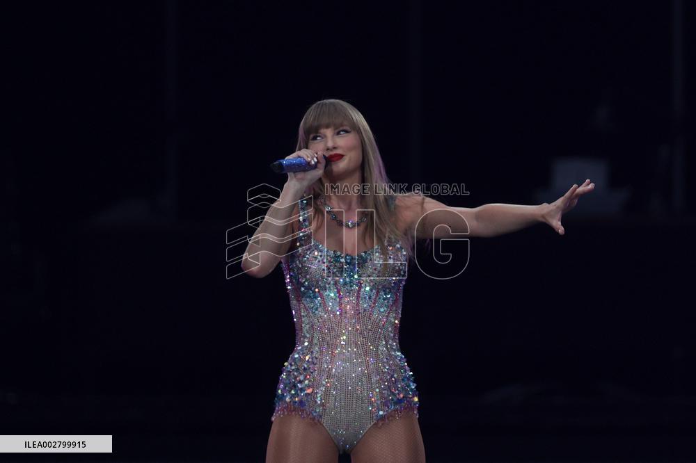 Taylor Swift Performs - Madrid