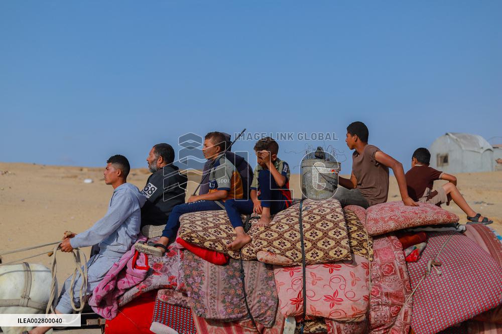 Palestinians Flee Rafah - Gaza