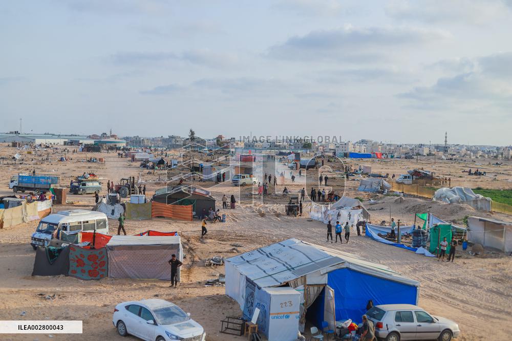 Palestinians Flee Rafah - Gaza