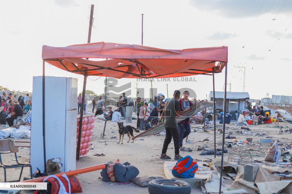 Palestinians Flee Rafah - Gaza