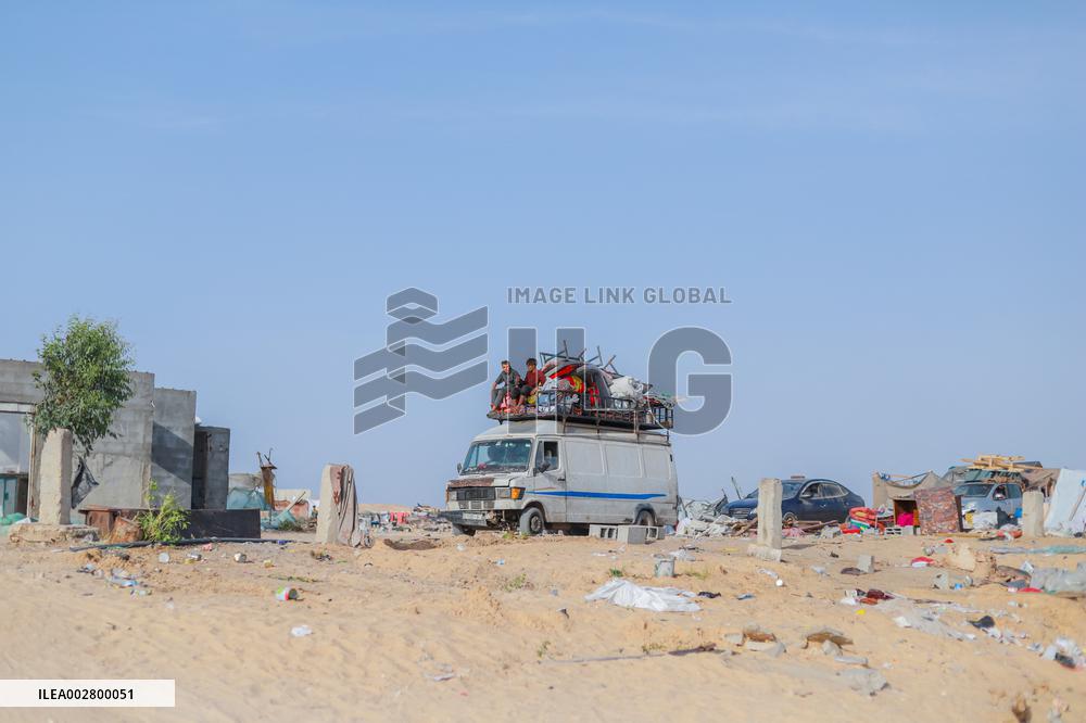 Palestinians Flee Rafah - Gaza