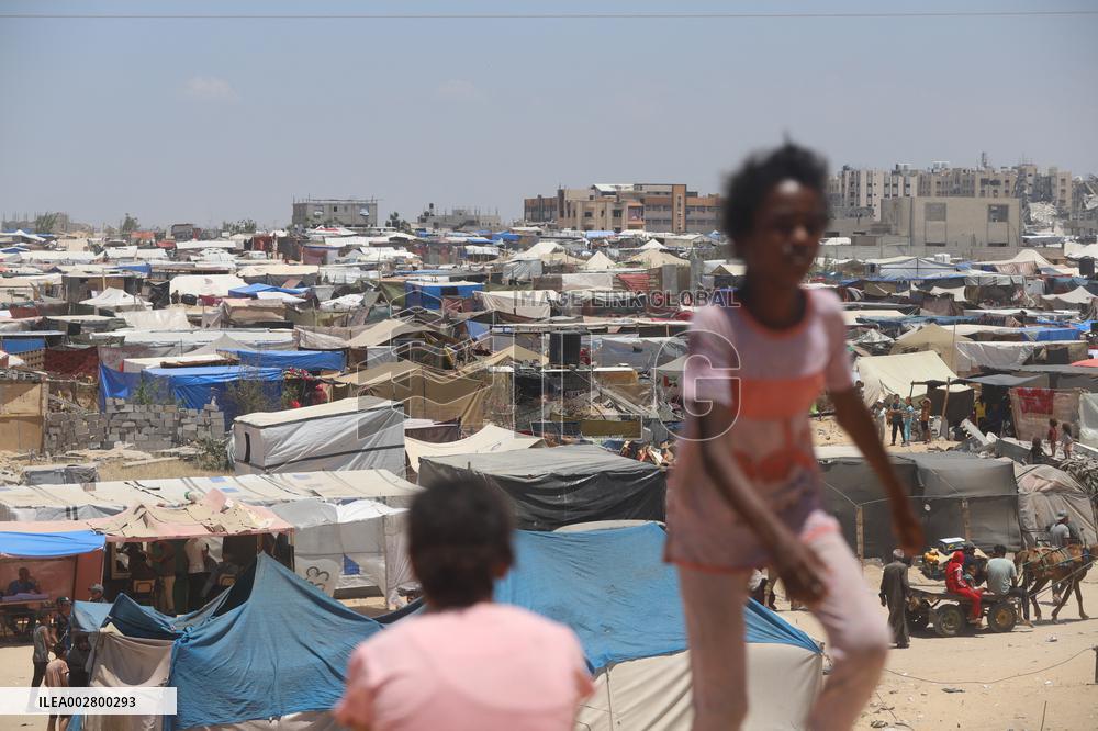 US Aid Stalls After Temporary Pier Breaks Apart - Gaza