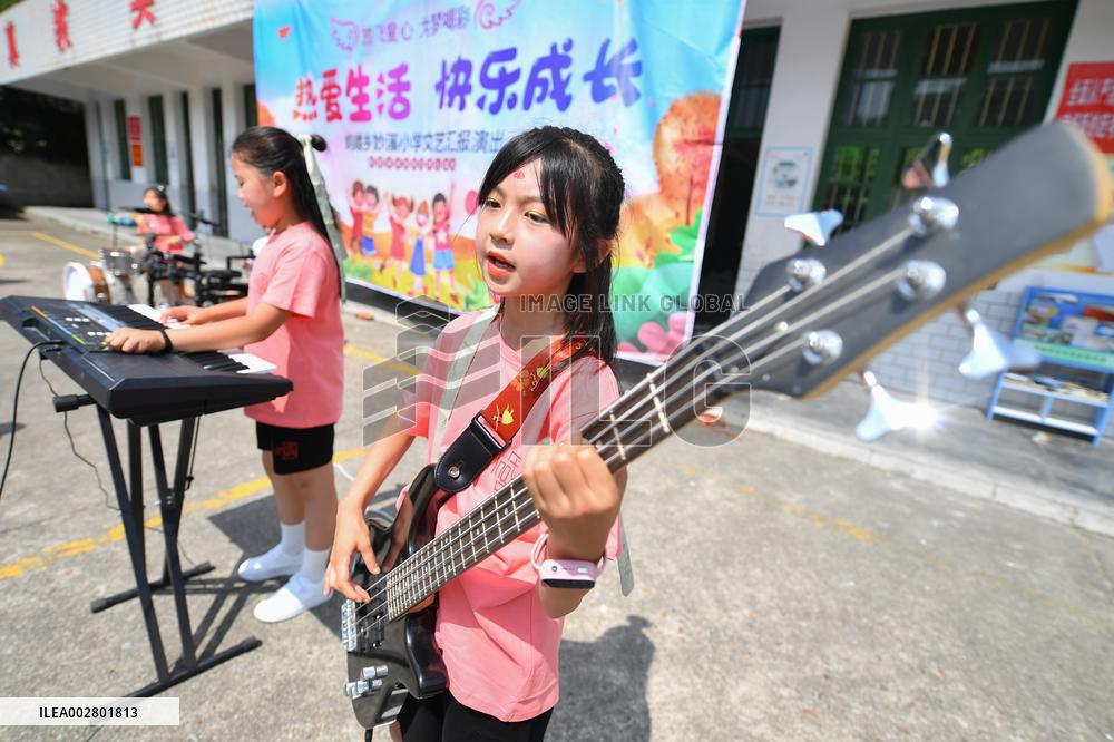 CHINA-HUNAN-HENGYANG-RURAL SCHOOL-BAND (CN)