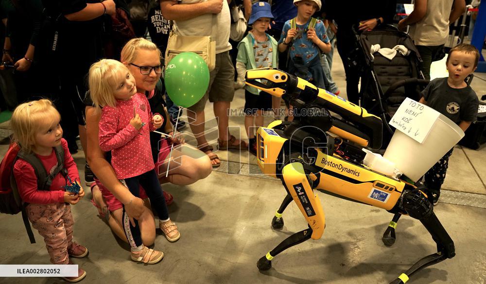 CZECH REPUBLIC-PRAGUE-SCIENCE FAIR