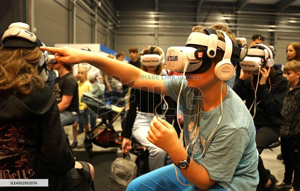 CZECH REPUBLIC-PRAGUE-SCIENCE FAIR