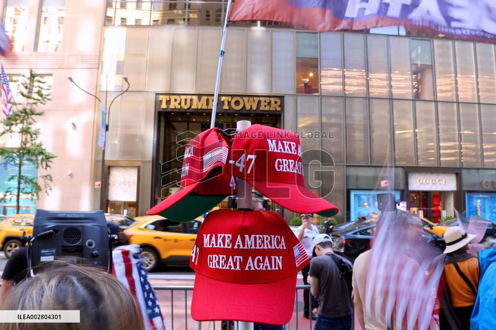 Pro and Anti-Trump protesters at Trump Tower - NYC