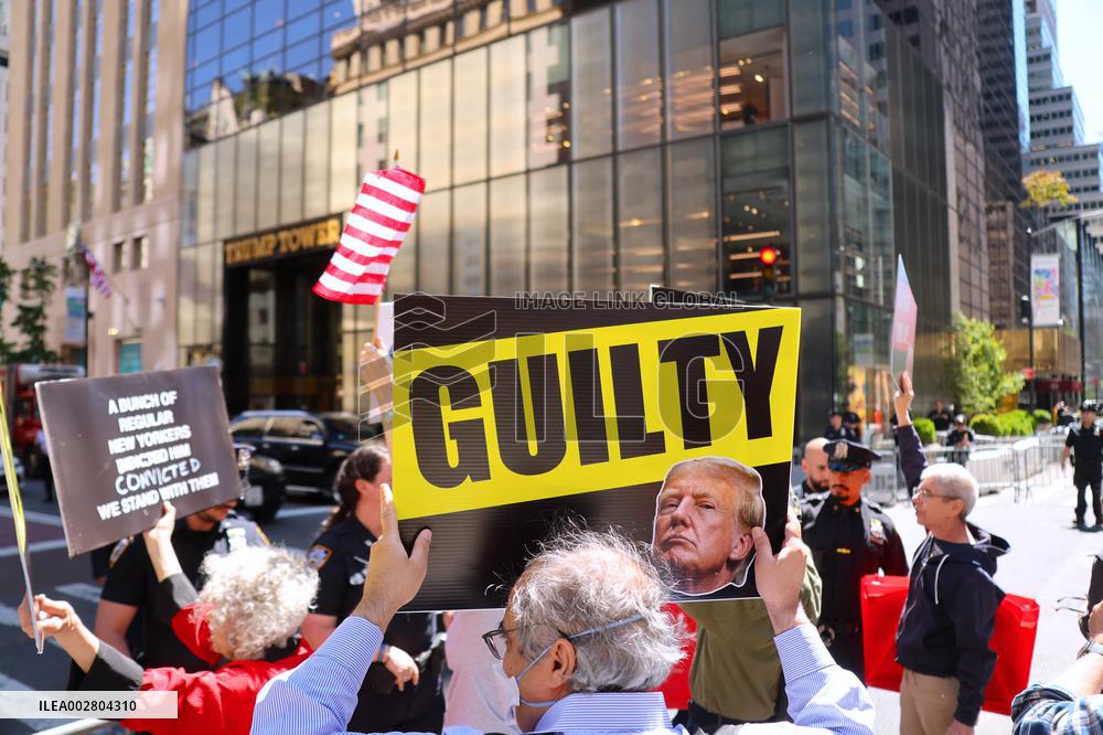 Pro and Anti-Trump protesters at Trump Tower - NYC