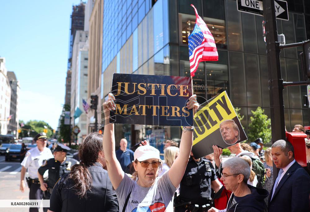 Pro and Anti-Trump protesters at Trump Tower - NYC