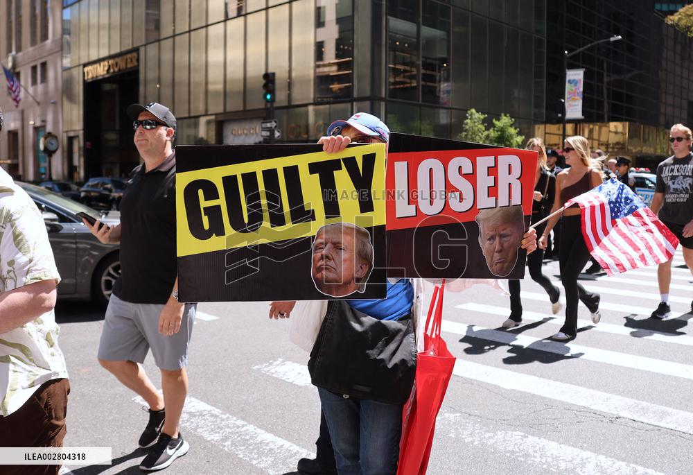 Pro and Anti-Trump protesters at Trump Tower - NYC